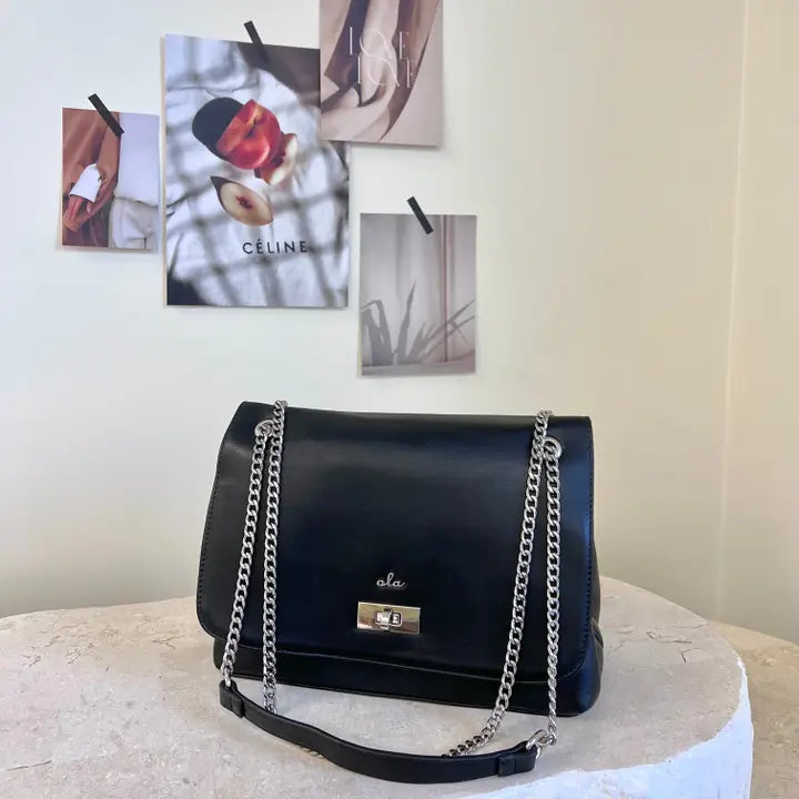 Chain Flap Shoulder Bag Black