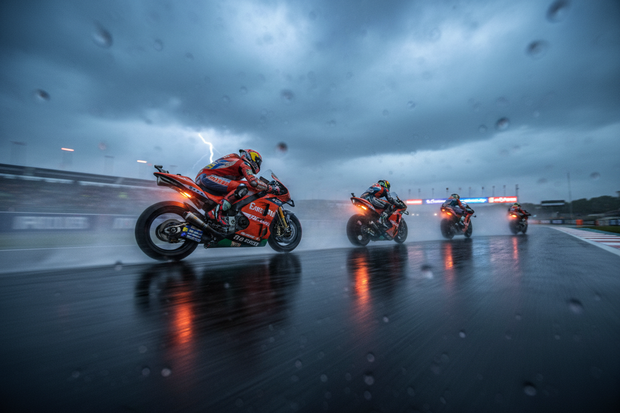 <h2>Racing Bikes<br/>Collection</h2>
